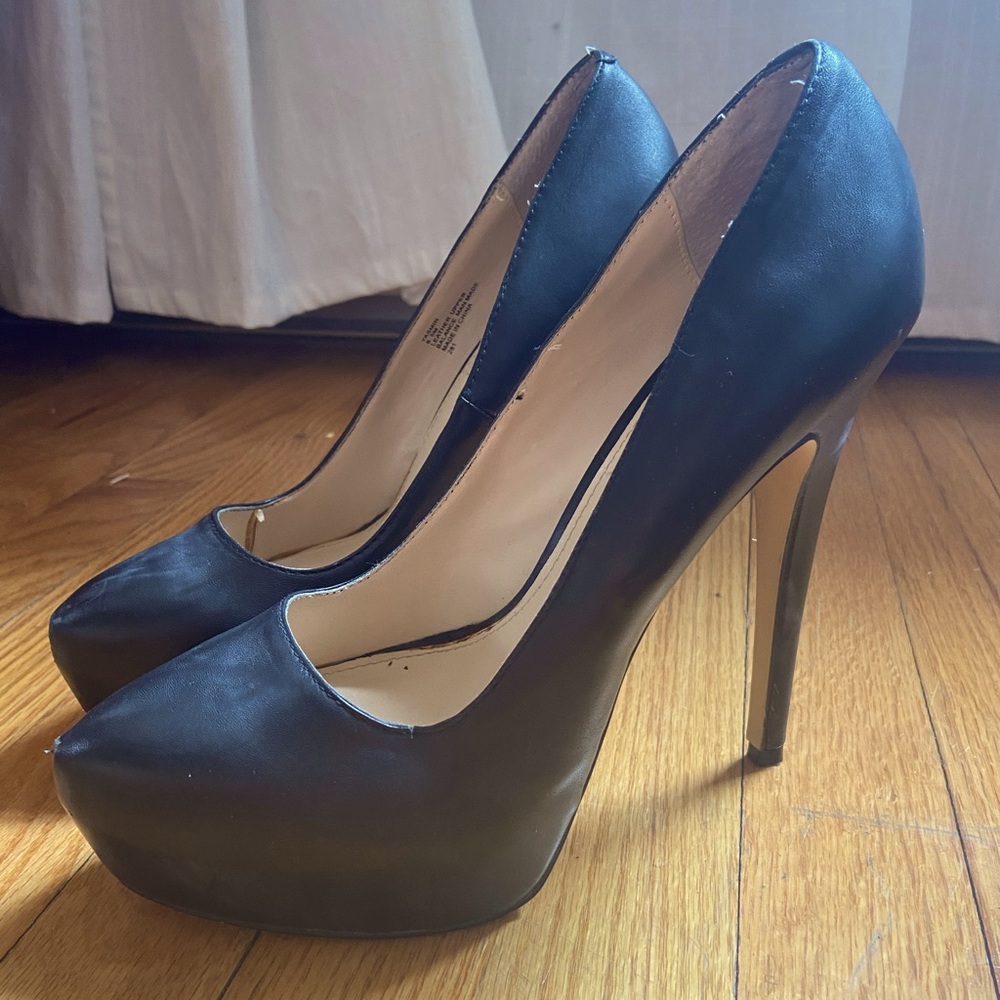 Steve Madden black leather heels